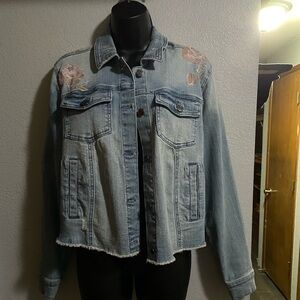 Mossimo Cropped Distressed Denim Jacket Floral Embroidery Fringe Bottom - xl